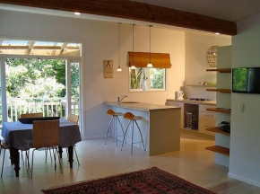 Waiwurri - Palm Beach Holiday Home, Waiheke